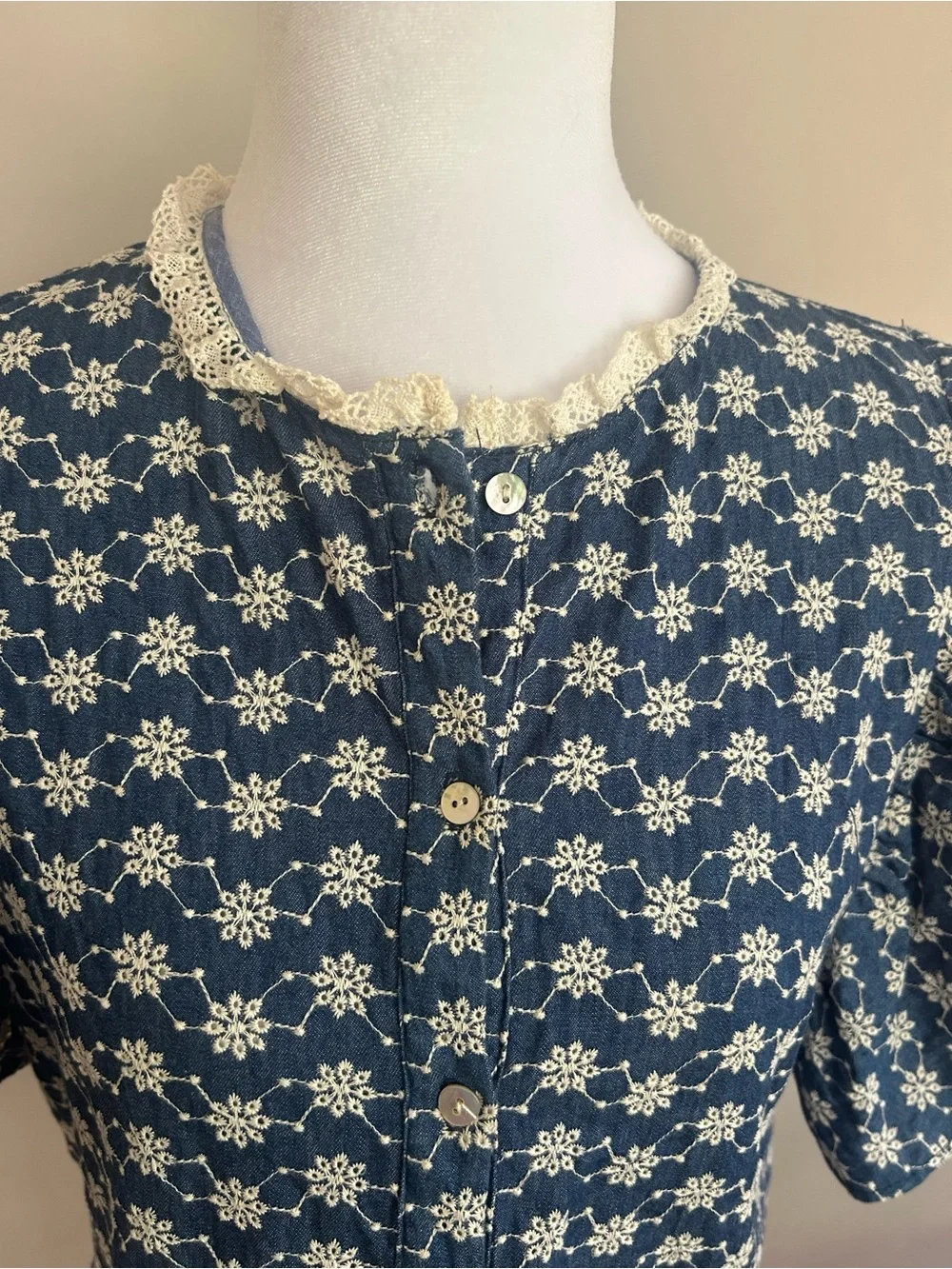 ZARA Navy Blue Floral Eyelet Daisy Embroidered Puff Sleeve Top with Lace Trim